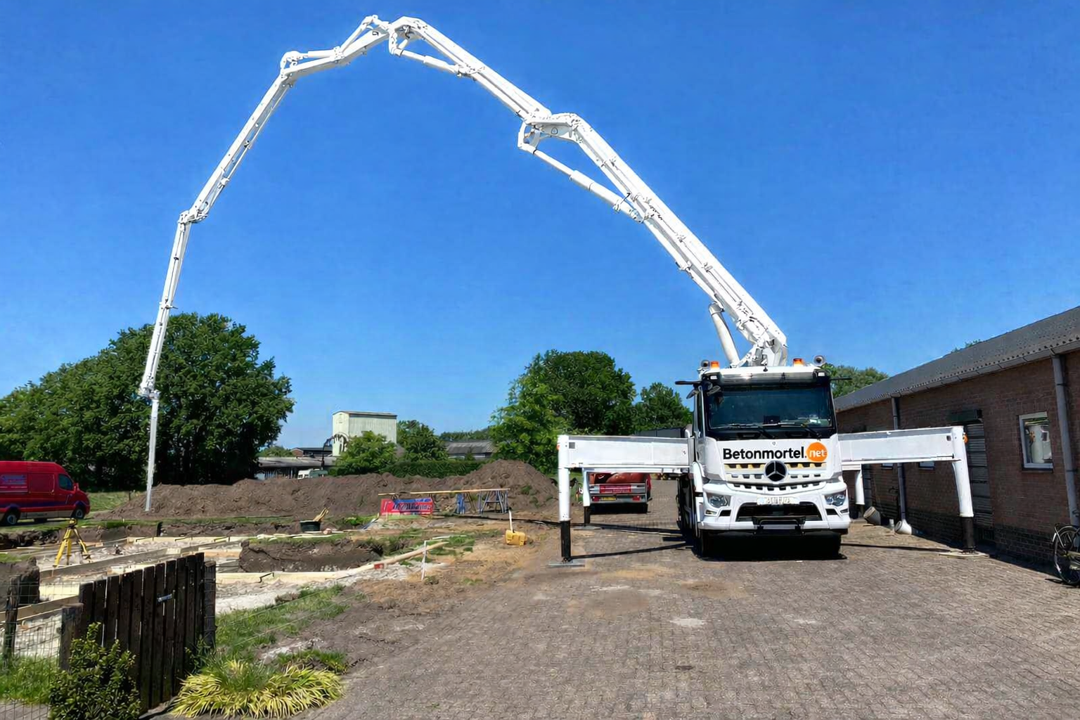 Beton storten met een giekpomp: Grote afstanden overbruggen en snel verwerken van beton